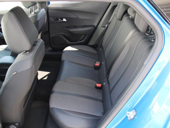PEUGEOT e-2008 GT Pack 136k 